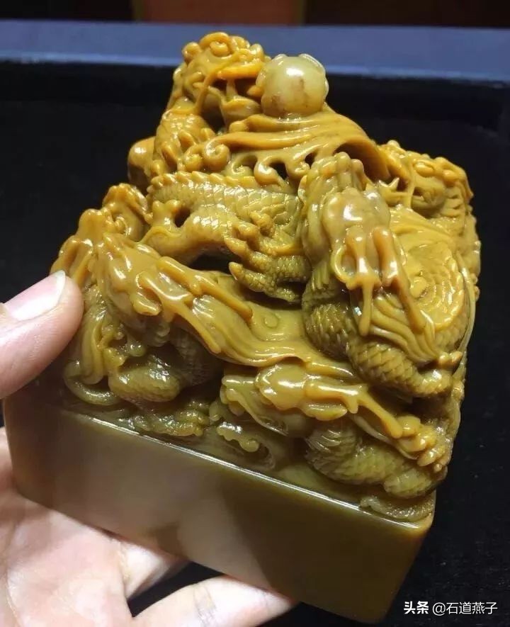 天价田黄石拍出史上最贵价格,田黄石每克3万真假田黄