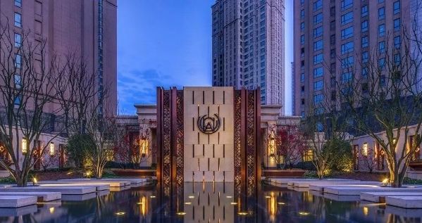 别再见女的就喊美女,见房子就称豪宅,盘一盘上海真正豪宅产品系