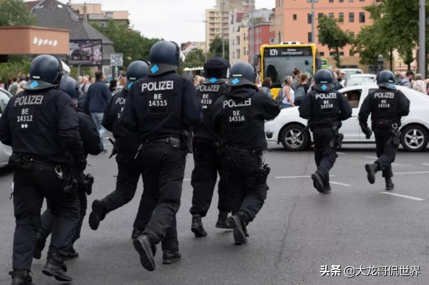 德国警察抓抗议者,德国警察打击骚乱
