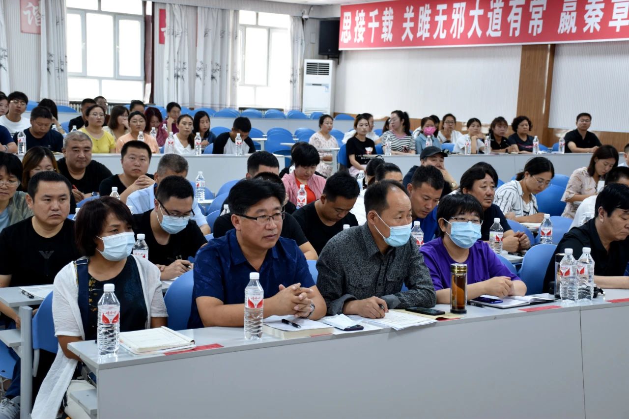 加强师资培训强化队伍建设,加强教育培训提高综合能力