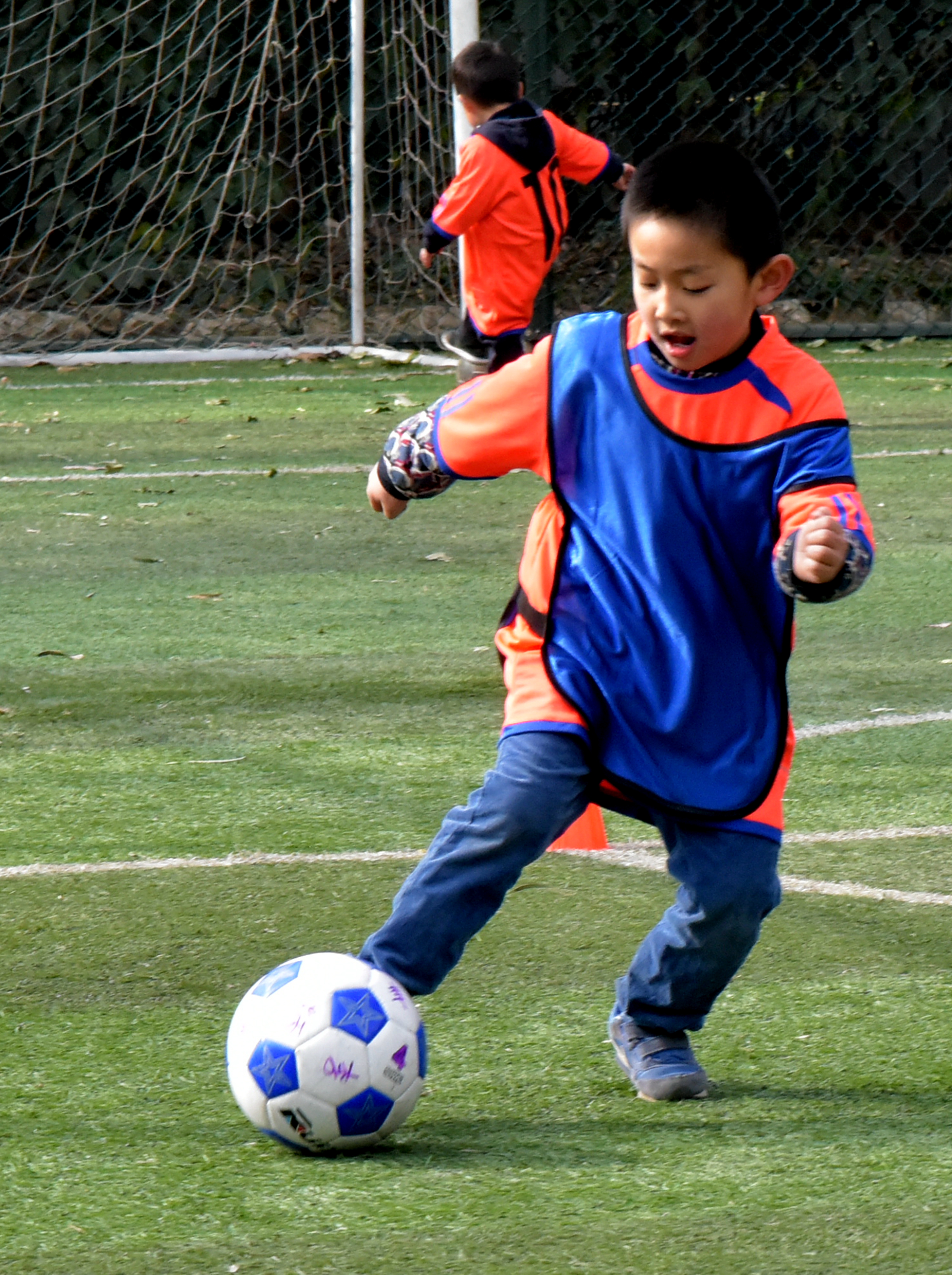 足球脚弓接球的训练方法,脚弓停接球教学重难点