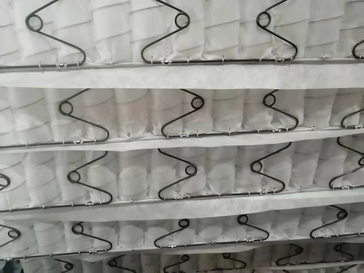 床垫下总是湿的有危害吗,床垫中间高对身体有影响吗