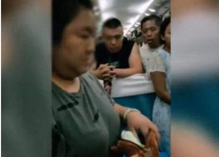 火车上买了票就能多占座？经济学告诉你为什么这样不行