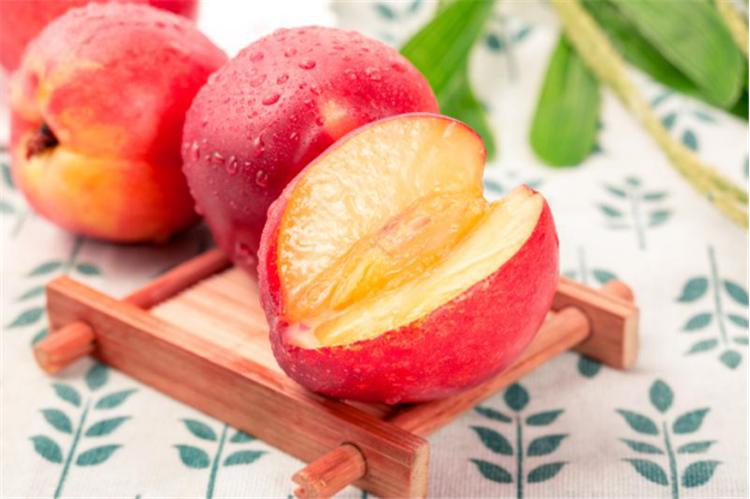 我不是孙悟空，但爱害羞的这个油桃是我的菜，颜值高，吃起还香甜