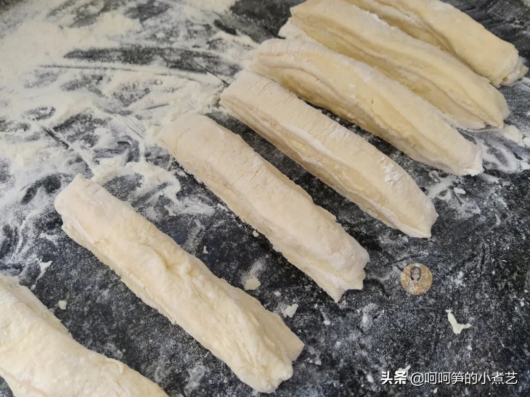 上海油条的做法和配方视频,100种简易懒人早餐油条的做法