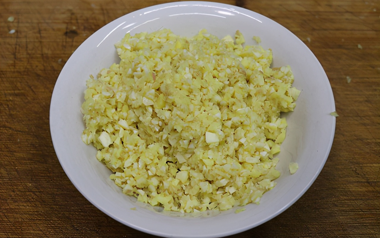 鱼头不煎做汤的家常做法,鱼头这样做鲜嫩多汁又入味