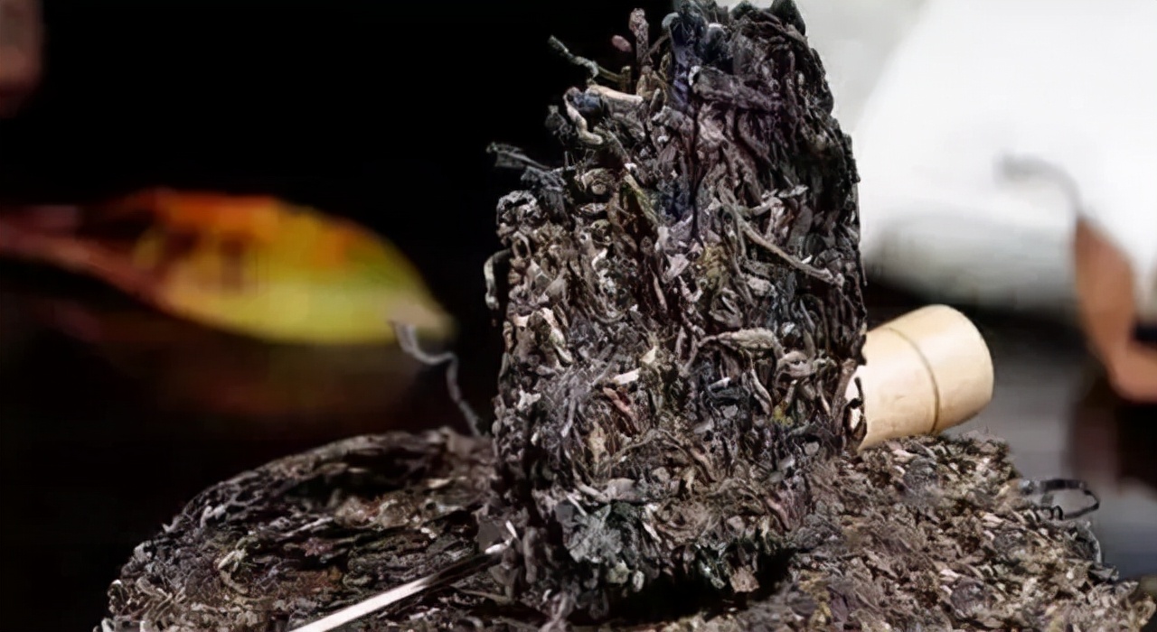 普洱茶有霉味正常吗怎么回事,普洱茶的陈味与发霉你会区分么