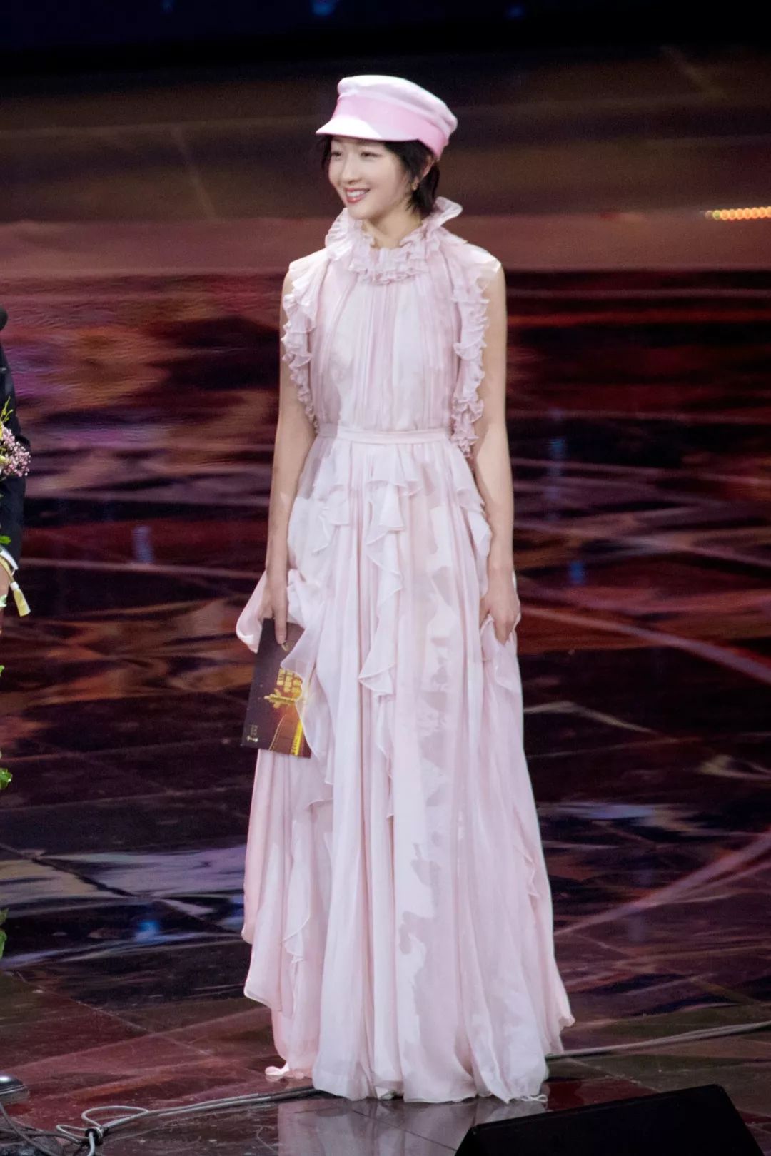 周冬雨变美女,周冬雨变好看了