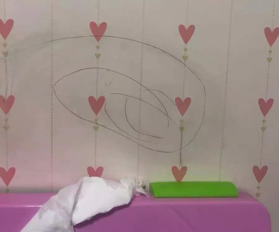 白墙上的污渍修补,白墙有黑印怎么能清除