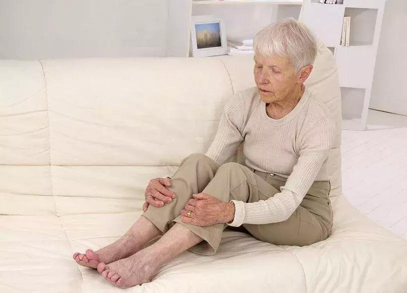 人上了年纪浑身疼是怎么回事,人上了年纪身体就会出现问题