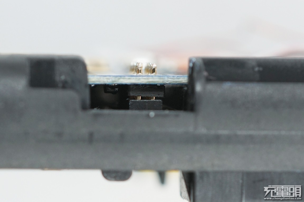 小米充电宝30000快充版拆开,小米无线充电宝10w和30w对比