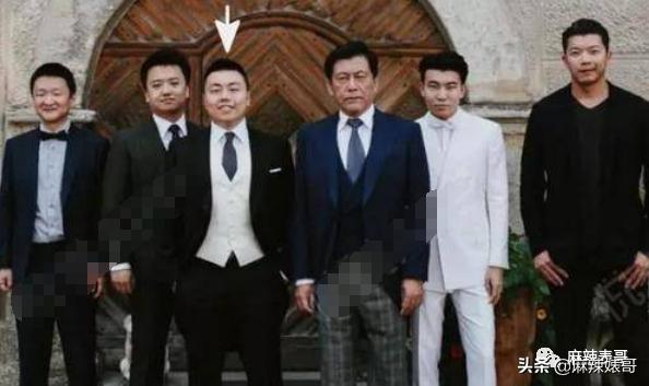 劳斯莱斯请“网红”夫妻,劳斯莱斯请了两个网红是谁