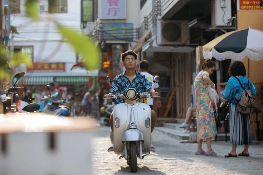 三亚后海村冲浪蹦迪,三亚后海村蹦野迪
