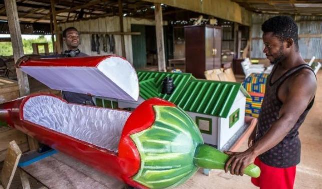 赚疯了，某宝店买「黑人抬棺」的汽车贴纸达到了月入5万多