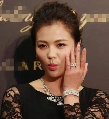 日本蜂王乳面霜,日本的霜好用不过敏干性皮肤用