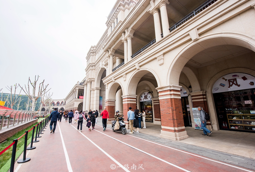 天津五大道，中国保存最为完整的洋楼建筑群，人称万国建筑博览苑