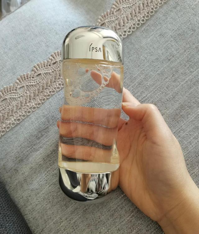 奥尔滨水乳和黛珂对比,黛珂和奥尔滨雪肌精哪个好