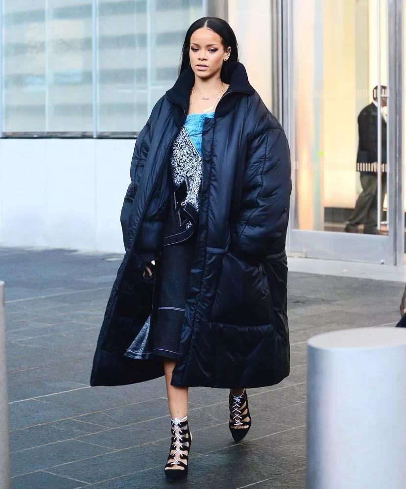 冬天下身穿暖和还是上身穿暖和,冬天想穿的很薄也保暖怎么穿