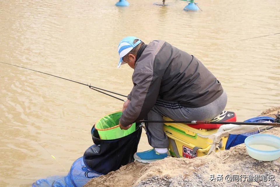 单手卸鱼小技巧,卸鱼手法教程视频