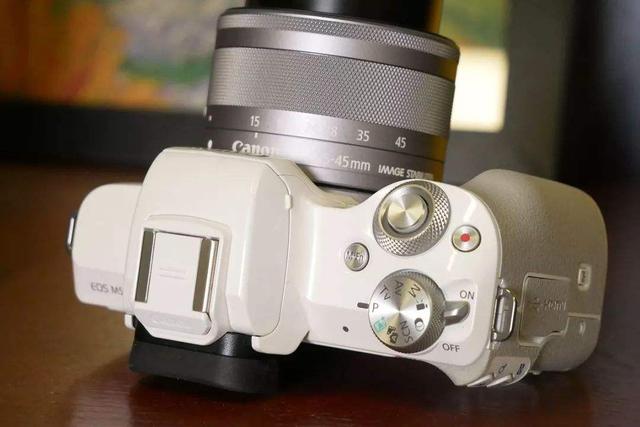 全画幅微单镜头佳能和索尼哪个好 (微单相机索尼佳能尼康到底选哪个)