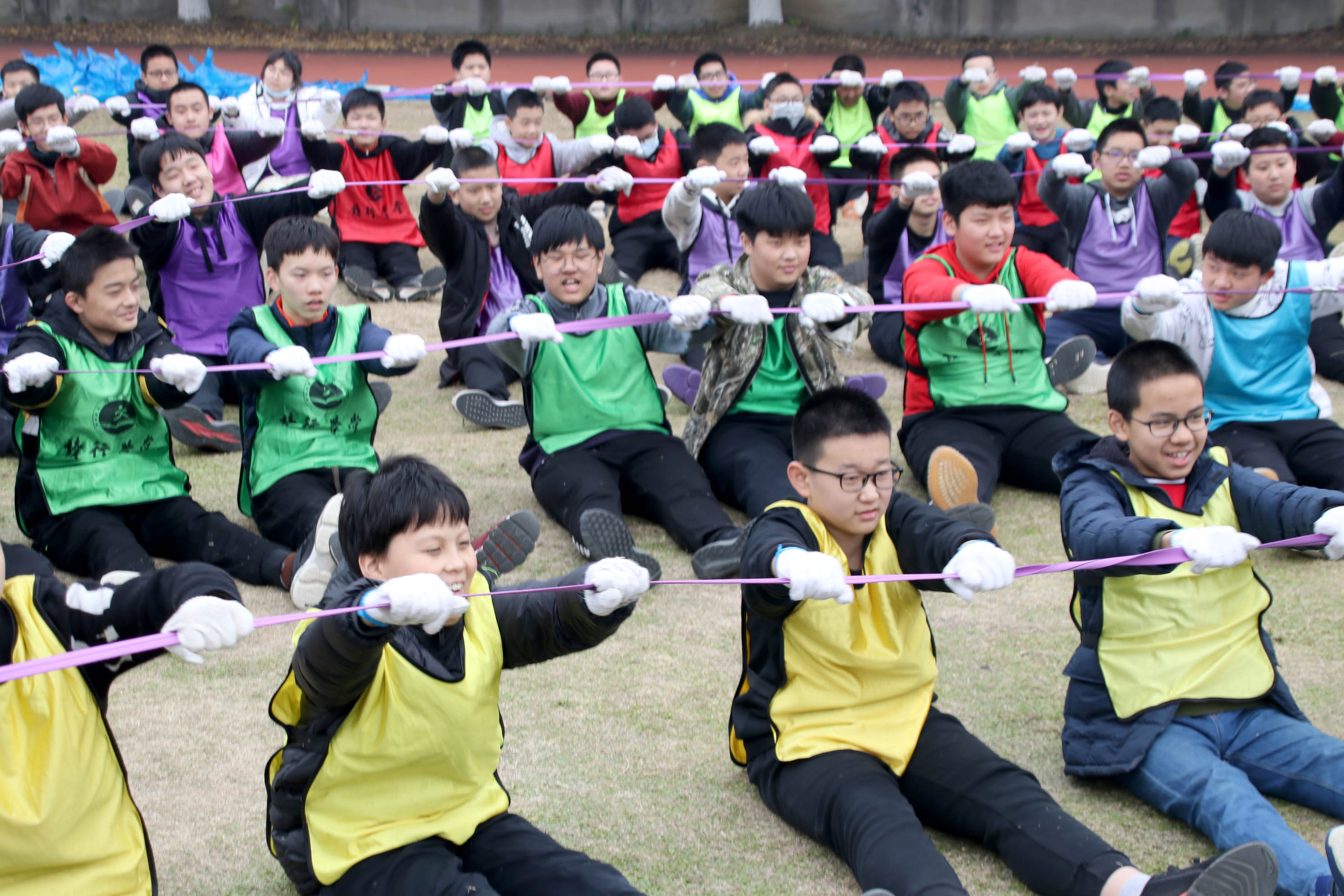 苏州吴中区迎春中学开展“拓展训练进校园素质教育显身手”活动