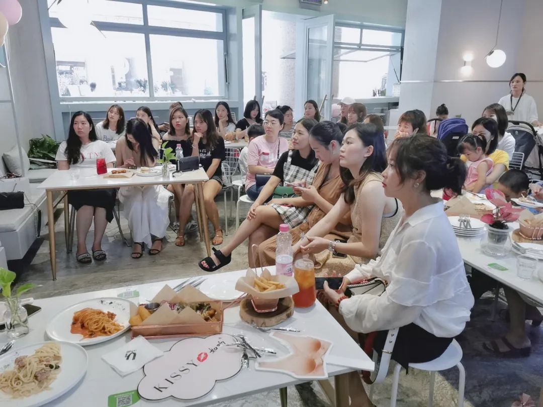 朋友圈里的微商是干啥的,微商都是什么样的工作