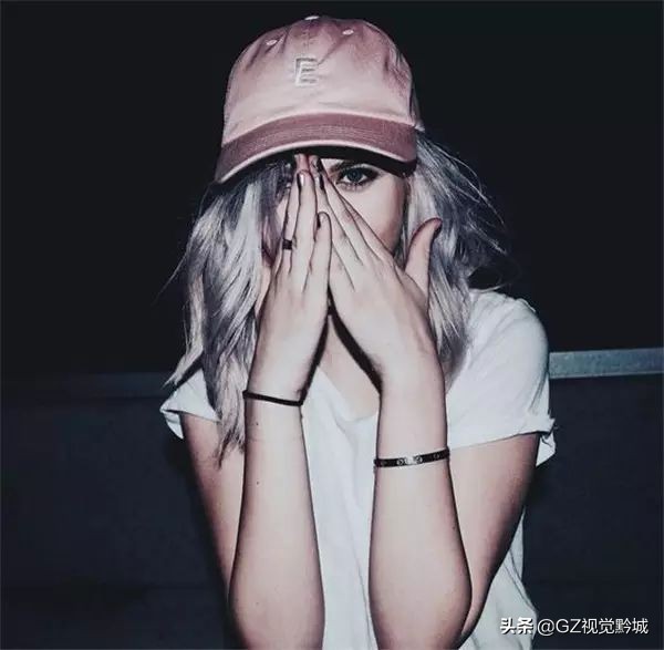 拍照完美避开所有镜头,拍照时怎样克服不看镜头的尴尬感