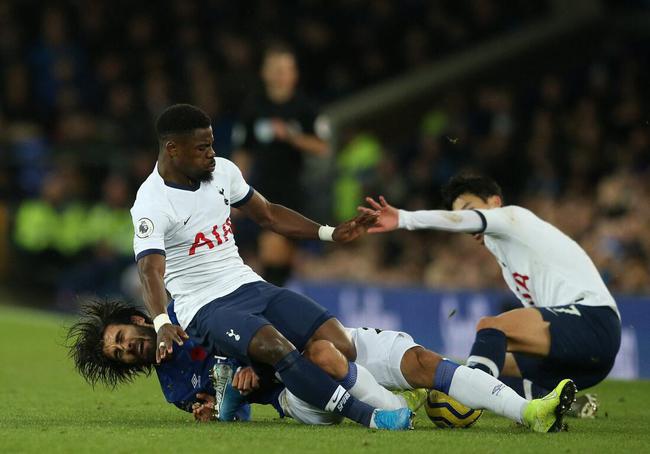 慎点铲球导致戈麦斯脚踝90度变形,戈麦斯断腿还能踢球吗