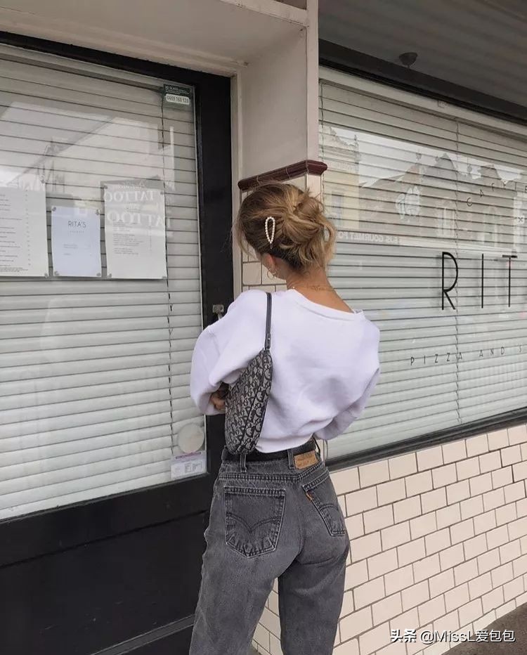 有哪些手袋既经典又时髦呢,时髦氛围感的必备单品迷你手袋