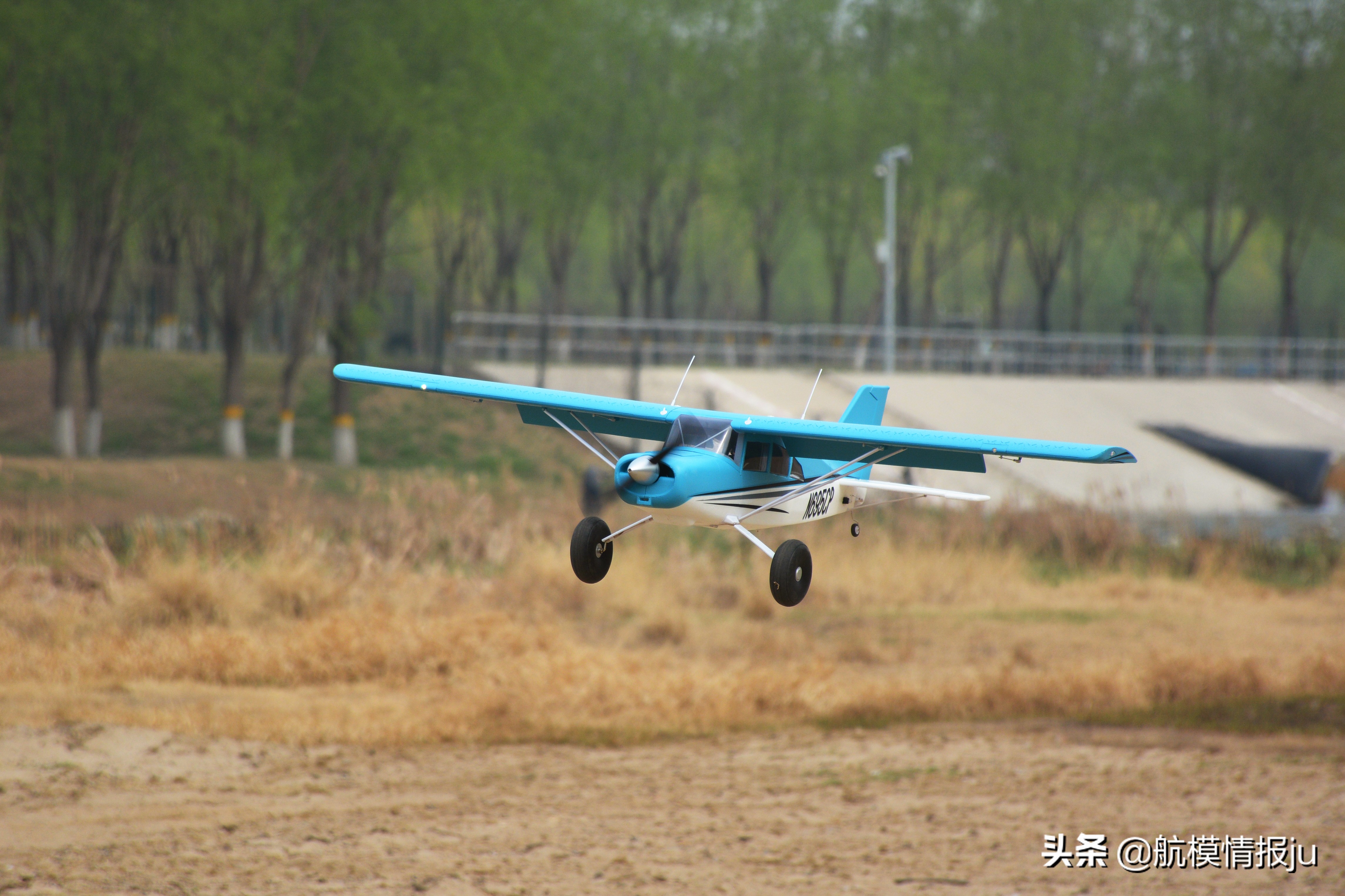 航模遥控飞机测试,莫尔航模开箱