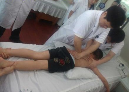 分享脊柱调正的两种不同的复位手法，您是否经常使用呢？