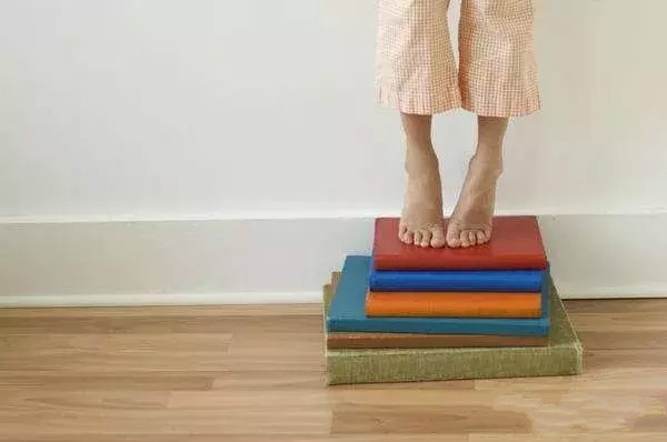 坐骨神经痛最简单快速有效的方法,左臀部坐骨神经痛有什么办法缓解