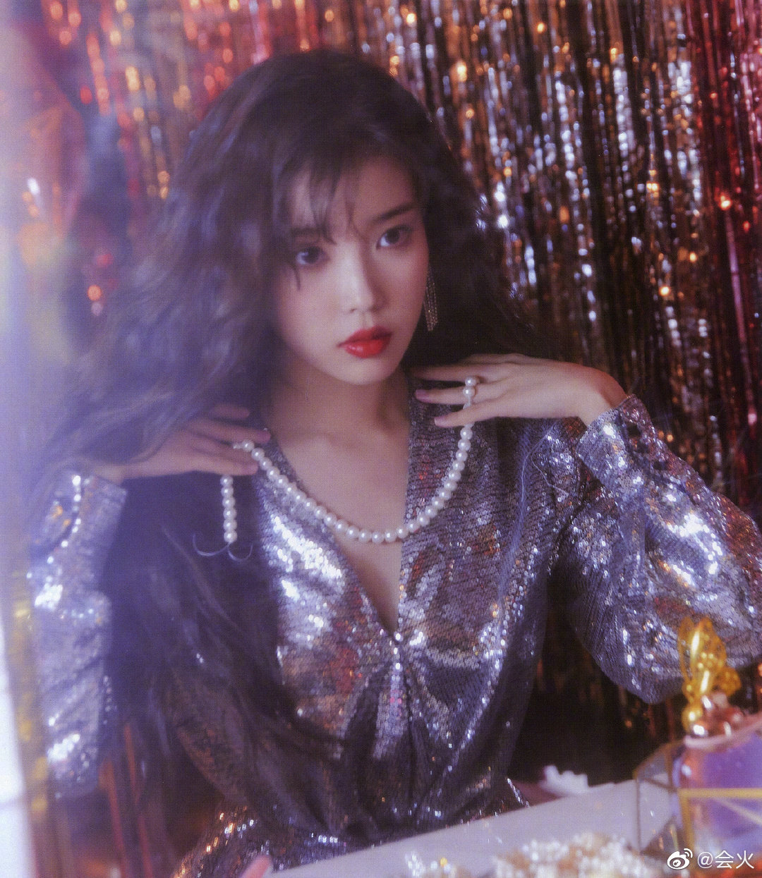 大波浪韩系半身裙,iu深v鱼鳞抹胸裙