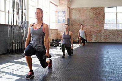 哑铃的正确使用方法锻炼肌肉视频,各种哑铃正确的锻炼身体的教程