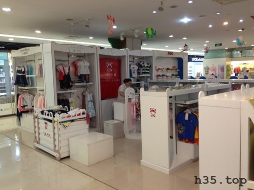 最新童装店双门头装修效果图,童装店怎么装修才有顾客