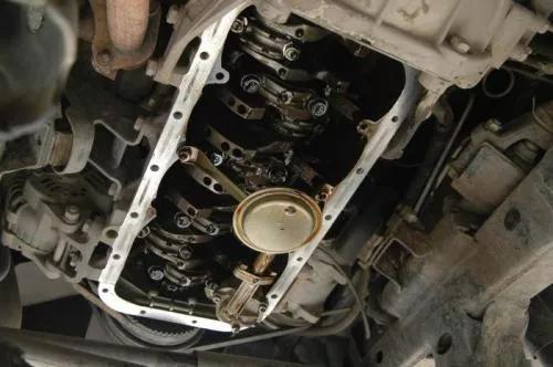 机油真的要一万公里一换吗,机油一万公里机滤能用吗