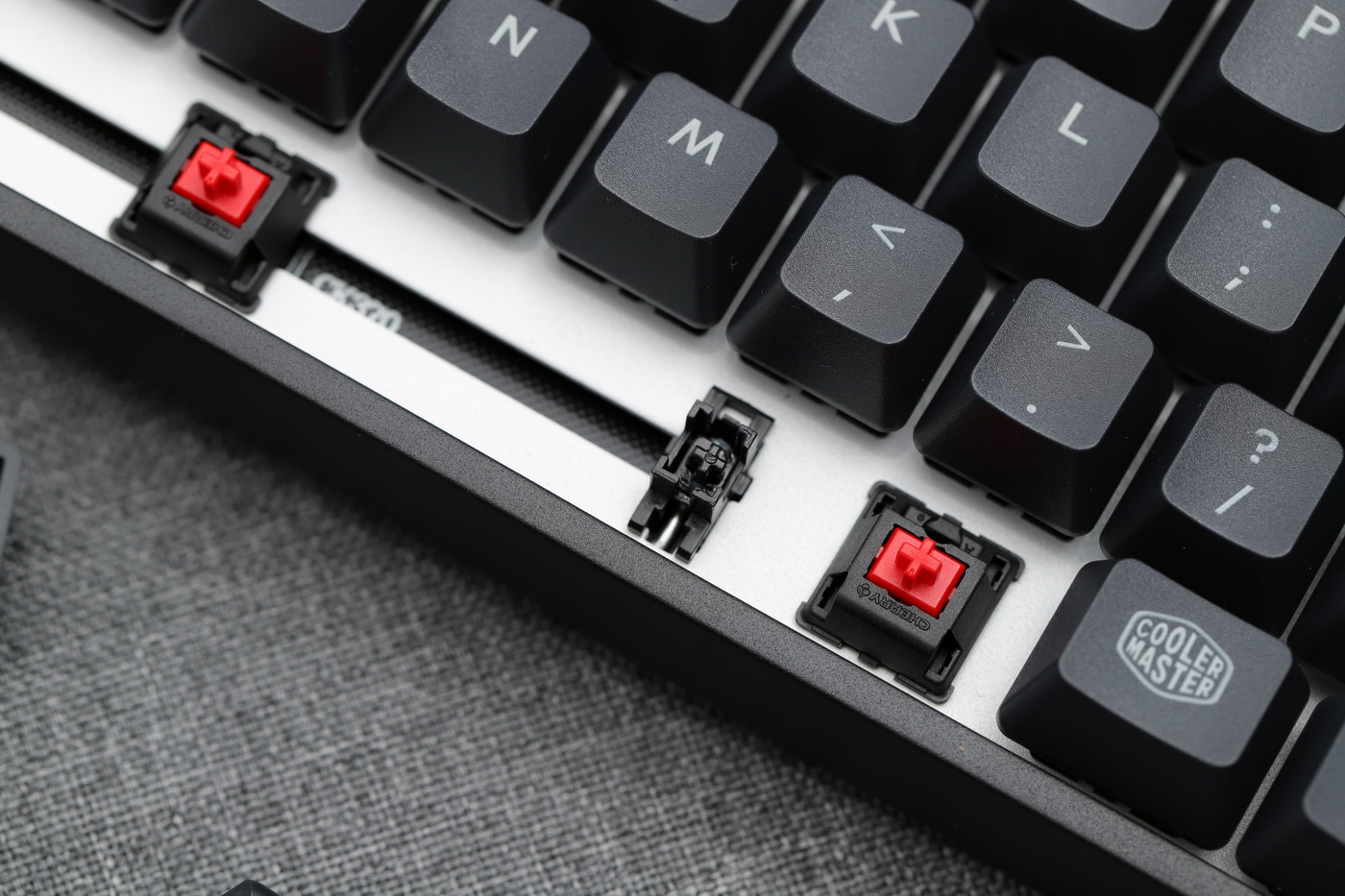 了解樱桃轴入门级机械键盘，从酷冷CK370开始