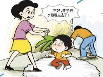 宝宝不小心打破体温计放进嘴巴,孩子打破体温计用手拿了