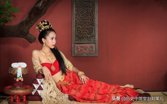 古代灵蛇髻发型女子,灵蛇髻飞天盘发教程