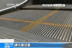 女子抱娃时意外摔倒原视频,婴儿扶梯坠亡事件