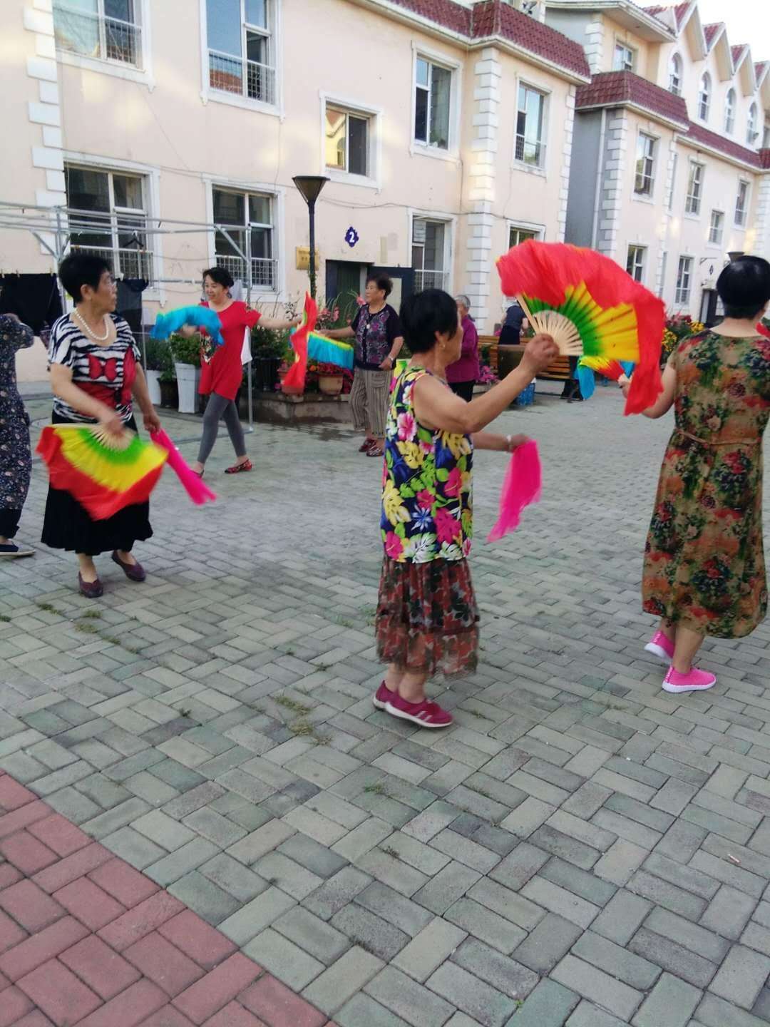 养老服务中心为老人打造幸福家园,养老服务让老人安享幸福