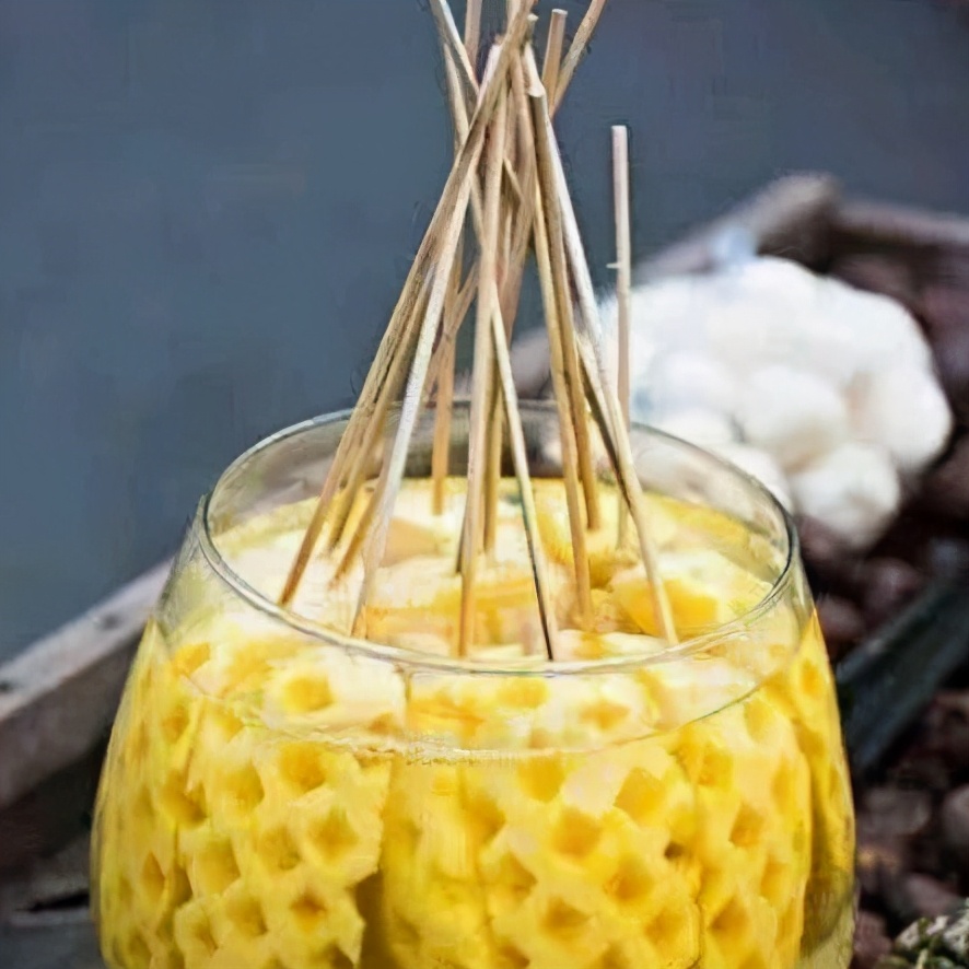 吃菠萝总“麻嘴”？别再泡盐水了，只需一步，不麻嘴，脆爽又甘甜