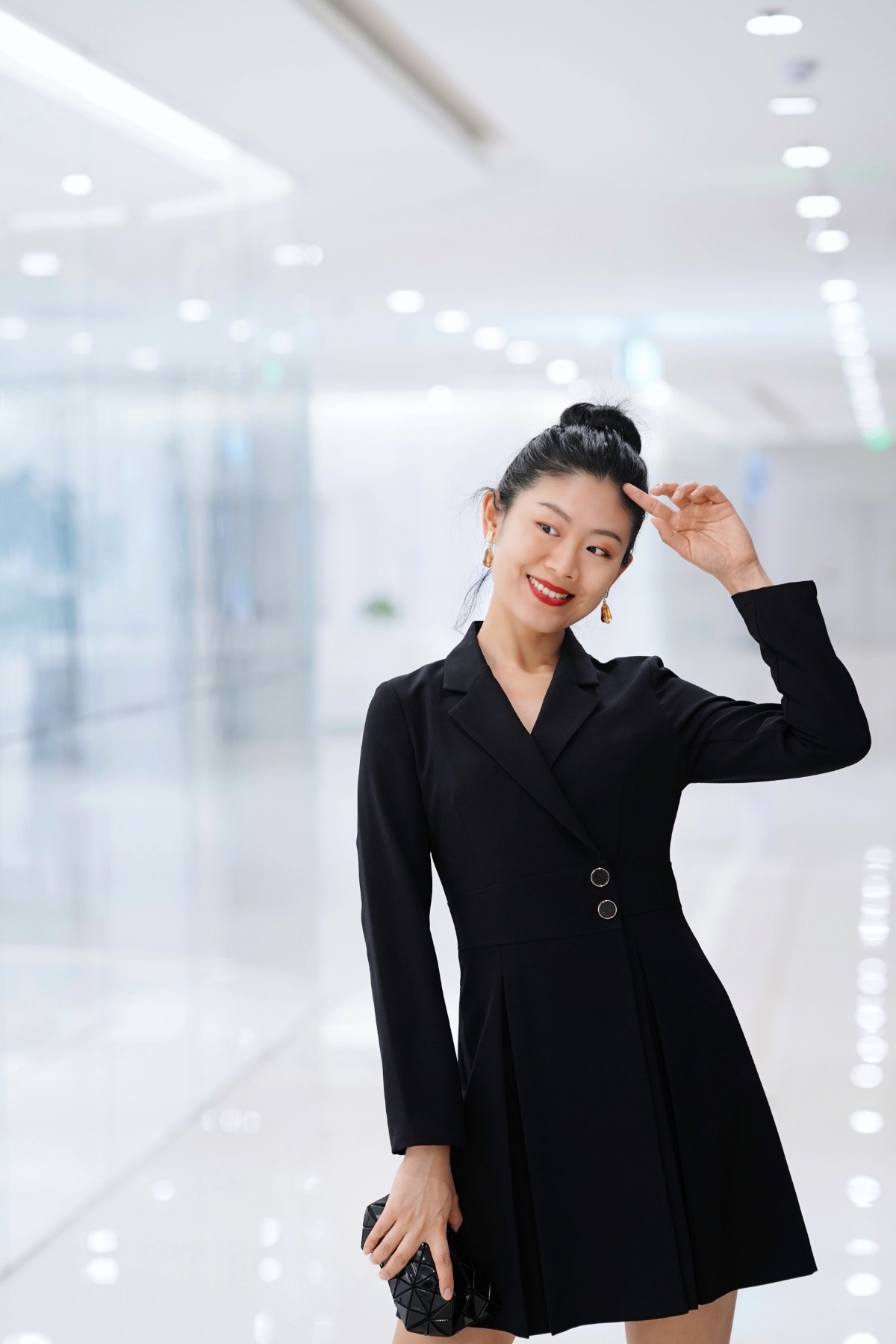 立春之后的时髦实用之选：小西装、风衣和连衣裙