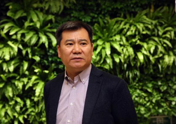 打败黄光裕,和刘强东打价格大战?张近东的苏宁因何负债累累