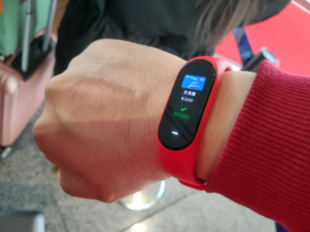 「超逸酷玩」彩色腕带的黑加手环换个心情做自己