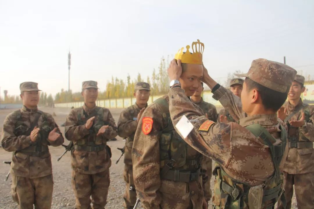 00后新兵入伍蜕变,新兵入伍的蜕变