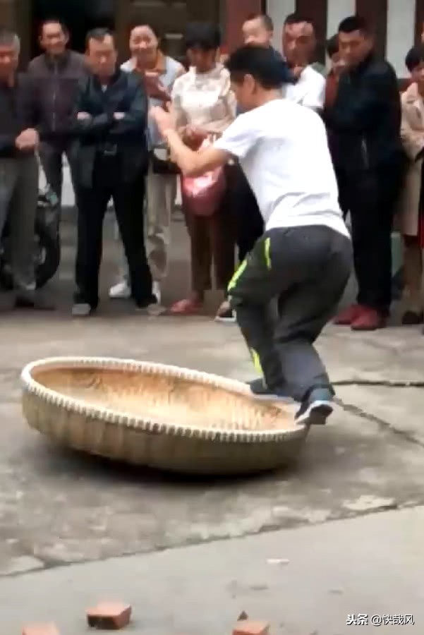 轻功走簸箕训练方法,传说的轻功是真的吗