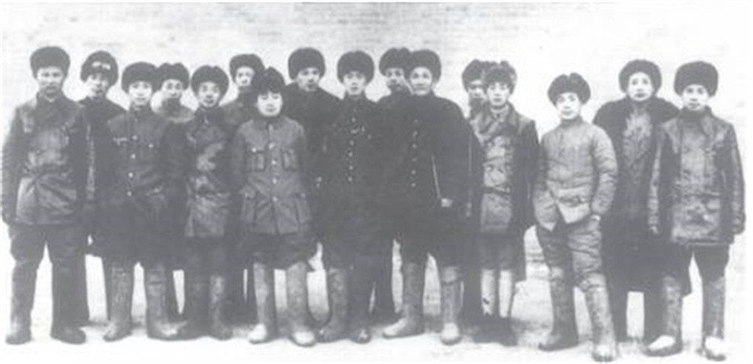 我军最年轻的军级干部，19岁跟*世友许**平级，20岁成为许的上司