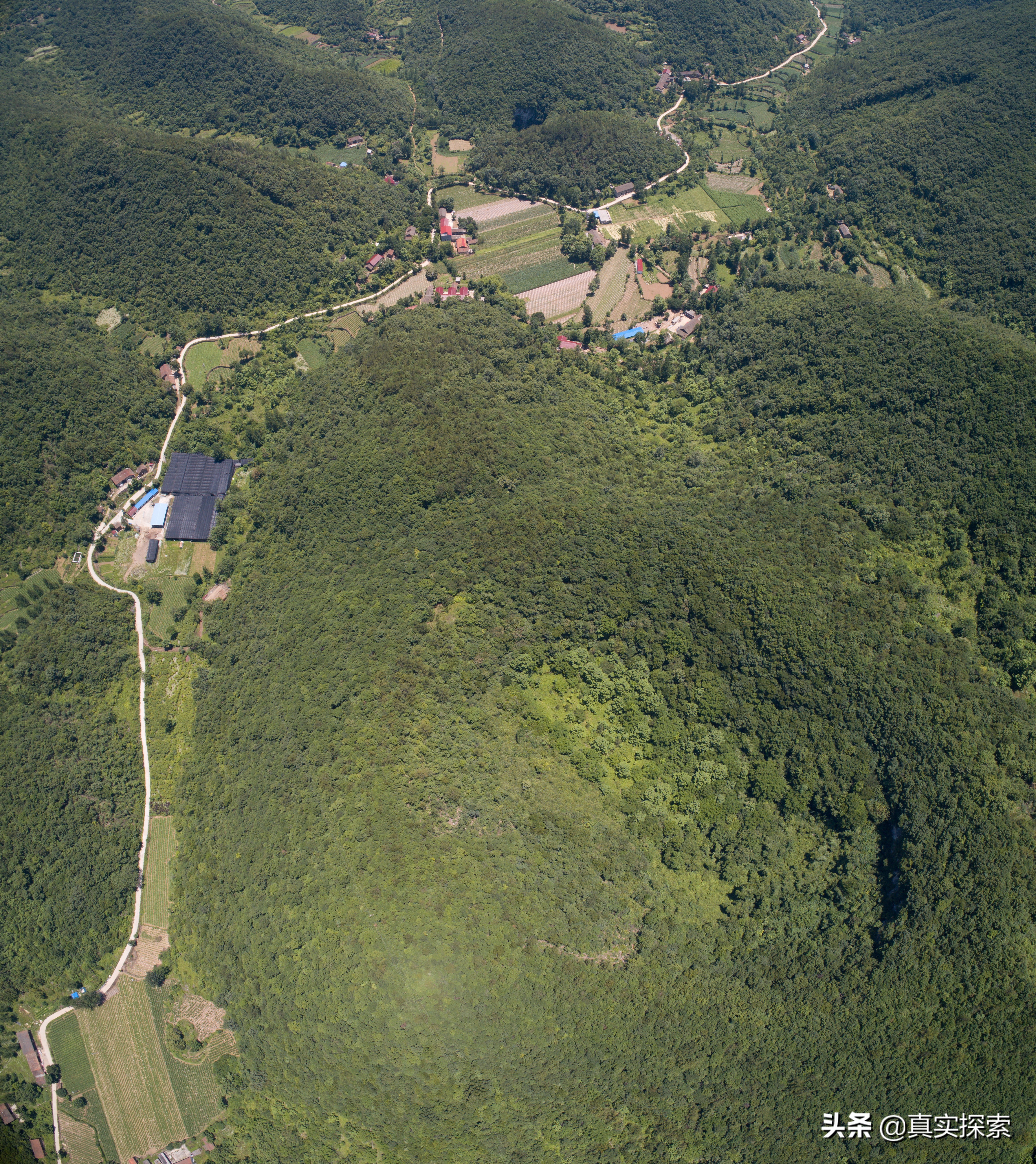 南漳老龙洞天坑视频,南漳县茅坪村老龙洞