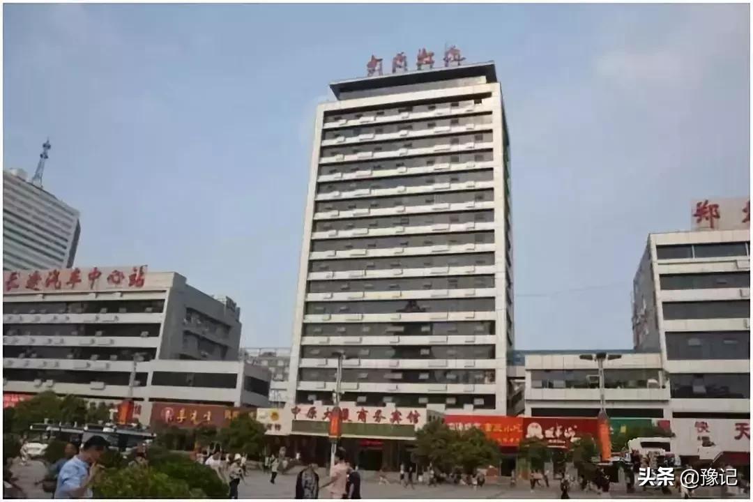 郑州十年的变化,郑州78岁老人为变年轻花30万